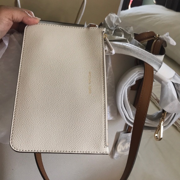MK purse NWT 💯authentic - Picture 3 of 3